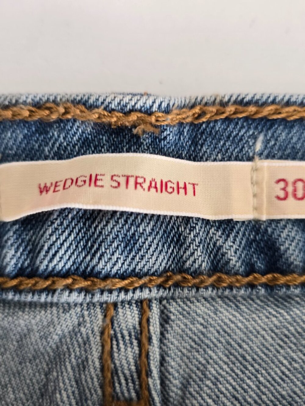 Levi's Premium Wedgie Straight Jeans 30 Light Wash 90s NWT - Picture 3 of 9
